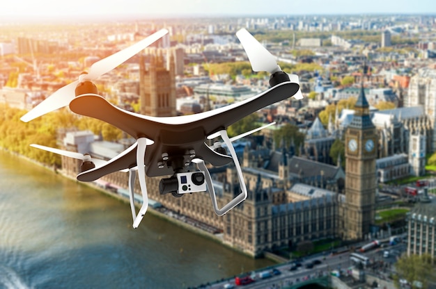 Brummen mit der Digitalkamera, die über London fliegt