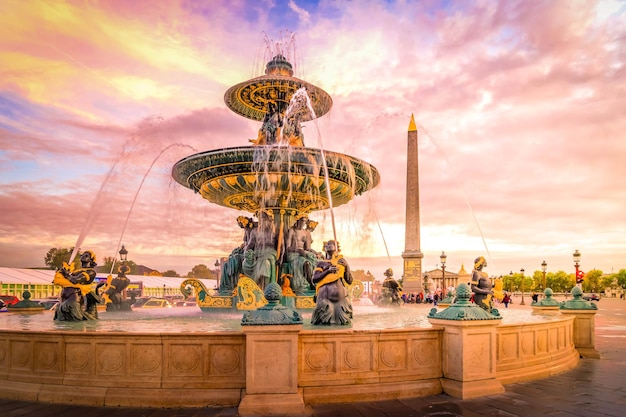 Foto brunnen am concorde square und obelisk