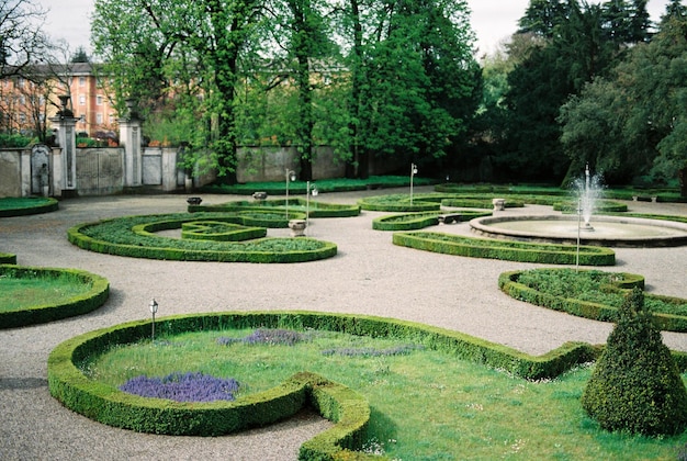 Brunnen im grünen Park Como, Italien