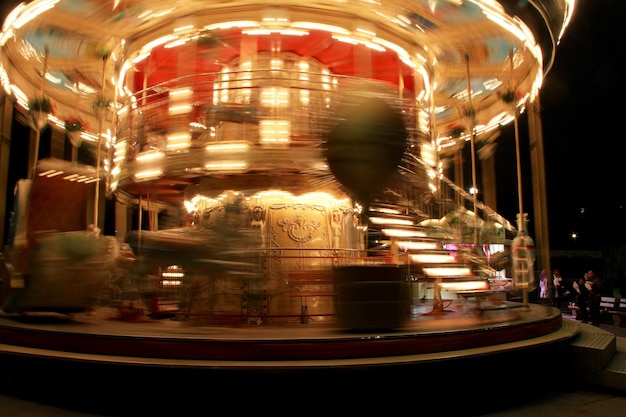 Foto brunnen in der nacht