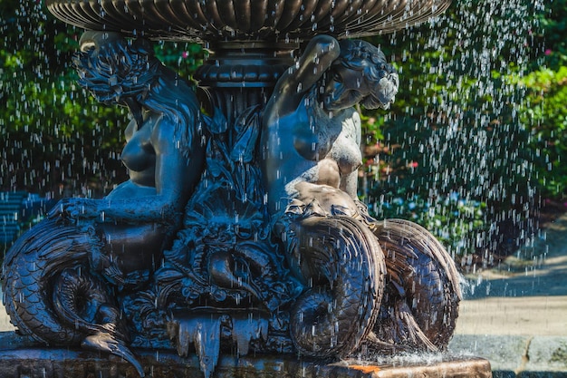 Brunnen mit Statuen