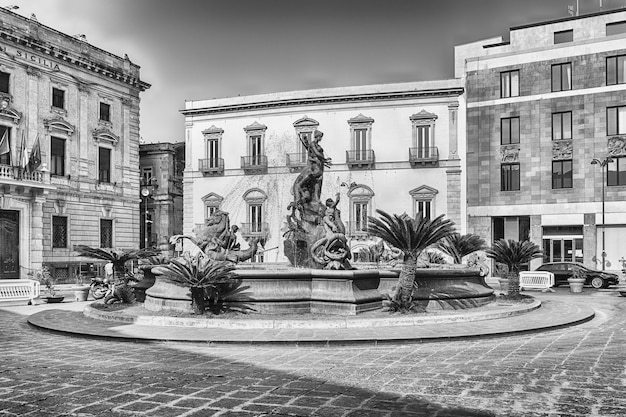 Brunnen von Diana Wahrzeichen in Syrakus Sizilien Italien