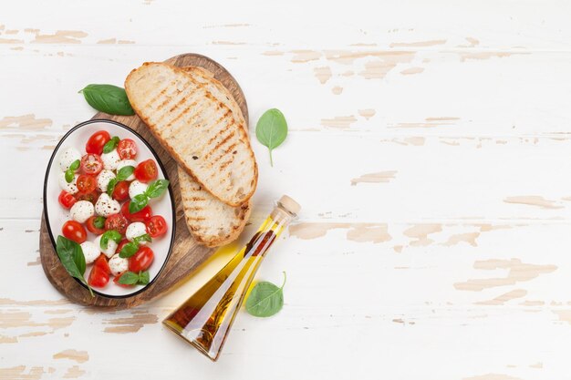 Bruschetta Caprese torra cozinhando