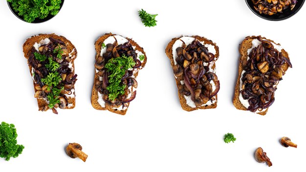 Bruschetta com cogumelos e salsa