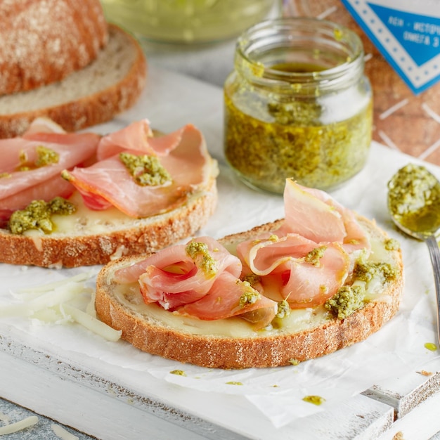 Bruschetta de pão integral