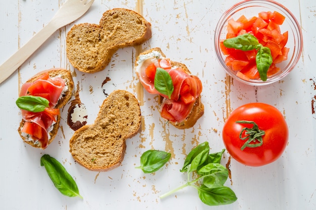 Bruschetta e ingredientes