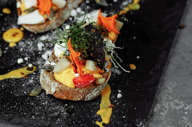 Bruschettas con mousse de calabaza y queso de cabra