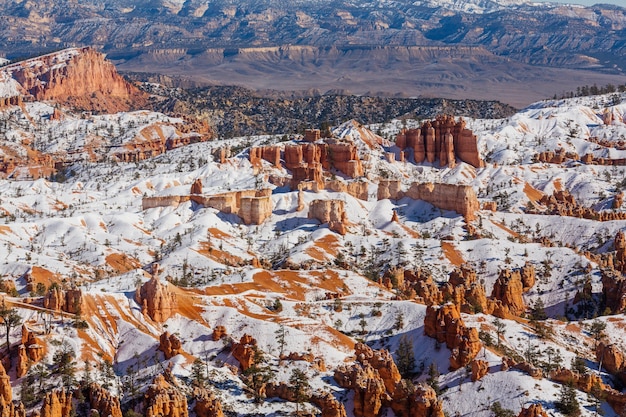 Bryce Canyon mit Schnee in der Wintersaison.