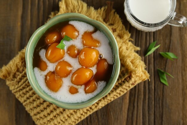 Bubur candil o biji salak Comida indonesia hecha con harina de arroz pegajoso harina de arroz con azúcar moreno