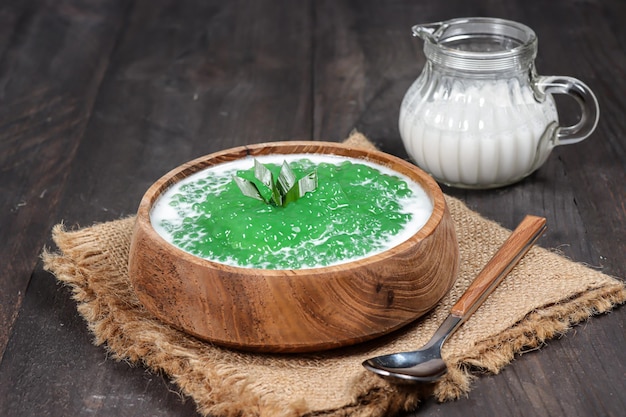 Bubur Mutiara Pandan Papilla dulce tradicional indonesia para el postre de perlas de tapioca