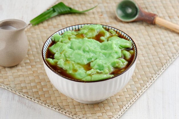 bubur sumsum postre japonés papilla de harina de arroz leche de coco con azúcar de palma