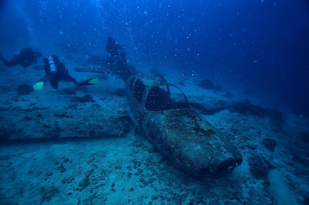 buceo en avión hundido, accidente aéreo, incidente, búsqueda bajo el agua, choque, buzos