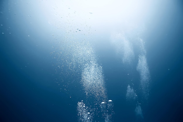 buceo fondo burbujas bajo el agua