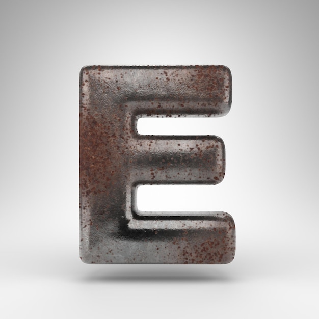 Buchstabe E Großbuchstaben auf weißem Hintergrund. Rusty Metal 3D gerenderte Schriftart mit oxidierter Textur.