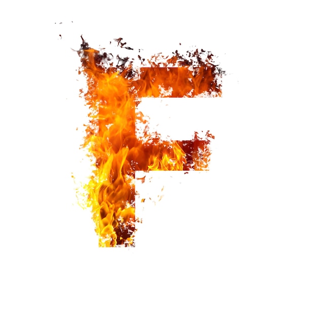 Foto buchstabe f, hergestellt mit feuerflammen, isoliert auf weiss. feuerflammenschrift des vollständigen alphabets aus großbuchstaben.