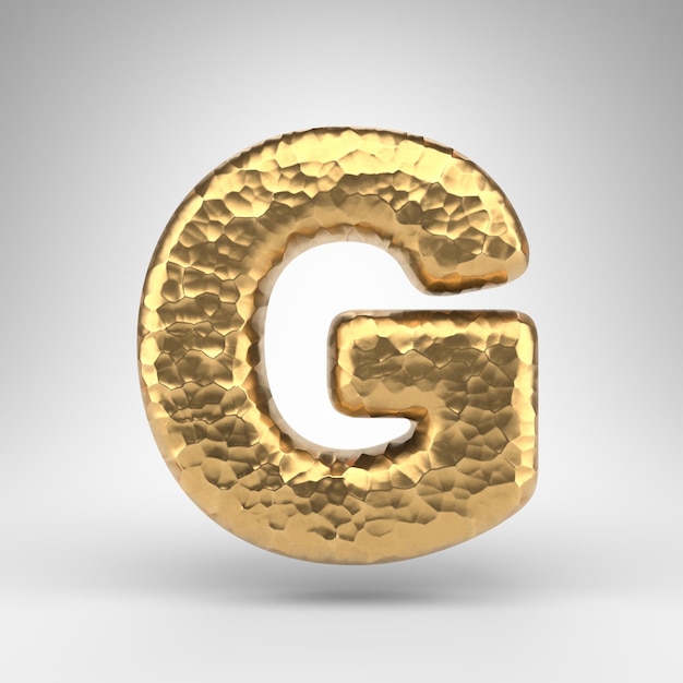 Buchstabe G Großbuchstaben auf weißem Hintergrund. Gehämmerte 3D-gerenderte Messingschrift mit glänzender metallischer Textur.