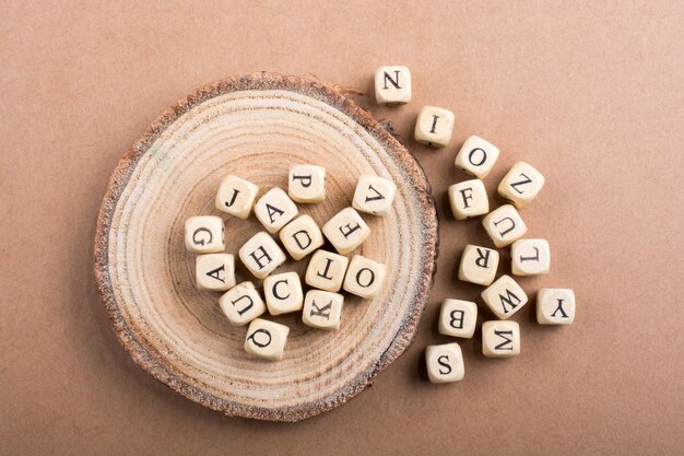 Buchstabenwürfel aus Holz