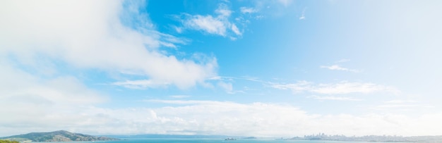 Foto bucht von san francisco unter blauem himmel