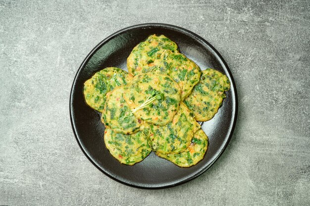 buchujeon panqueque coreano de cebollino Para preparar este plato cebollino zanahoria en juliana y pimiento verde