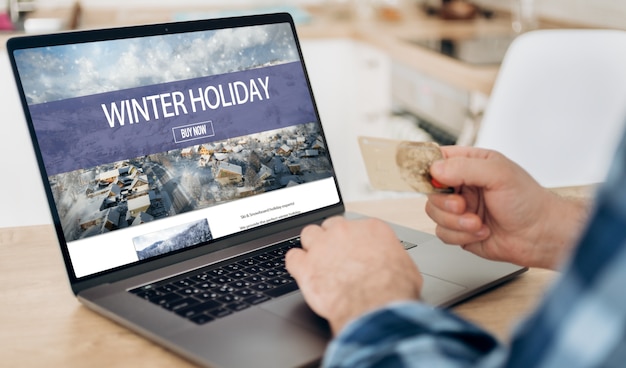 Buchung von Online-Hotels oder Winterferienkonzept