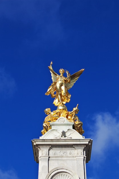 Foto buckingham-palast in der londoner stadt, england, großbritannien