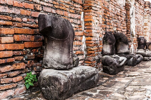 Buda quebrada em Ayuttaya, Tailândia