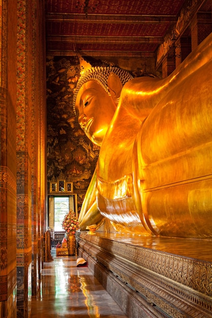 Buda reclinado Tailandia