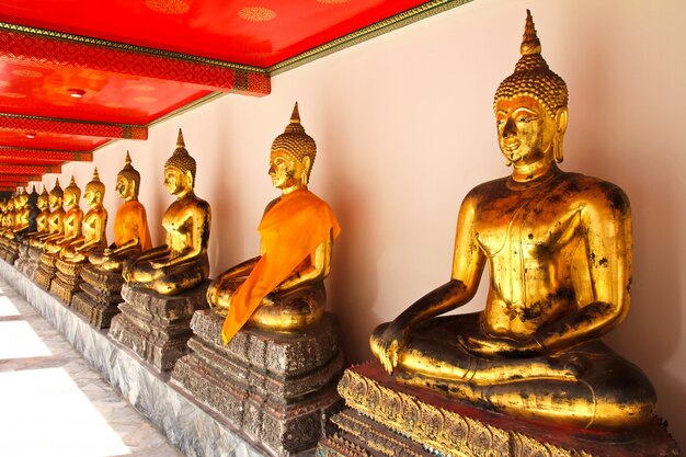 Buda en el templo de Wat Pho en Bangkok, Tailandia.