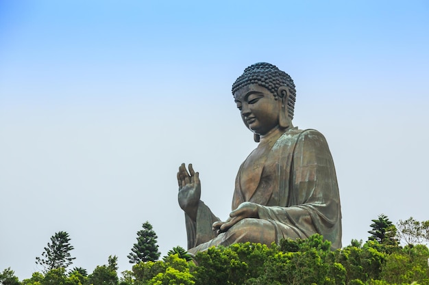 Buda TIan Tan en el monasterio de Po Lin en la isla de Ngong Ping Lantau, Hong Kong, China