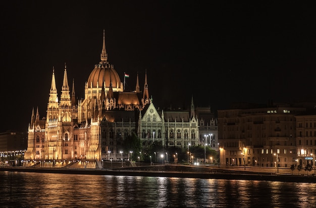 Budapest Danube river bridge parlament Hungria