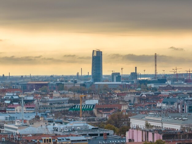 Foto budapest, ungarn - flächenansicht dieser berühmten hauptstadt mit berühmten orten aus der sicht von drohnen