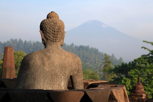 Buddha-Statue am Borobudur-Tempel