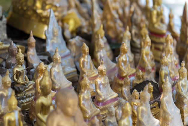 Buddha-Statue im buddhistischen Tempel Wat Lo Sutthawat