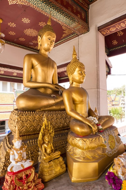 Foto buddha-statue im tempel