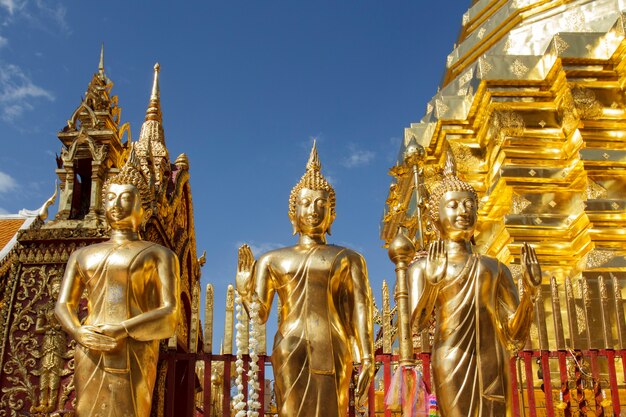 Buddha-Statuen in Wat Phra That Doi Suthep in Chiang Mai