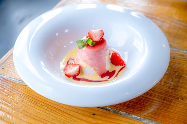 budín de fresas de lujo