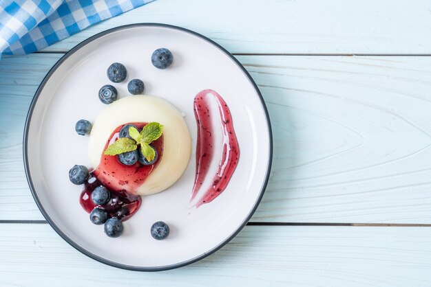 Budín de yogur con arándanos frescos