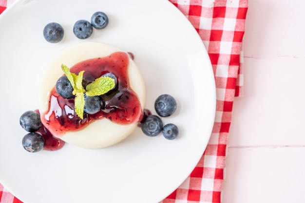 budín de yogur con arándanos frescos