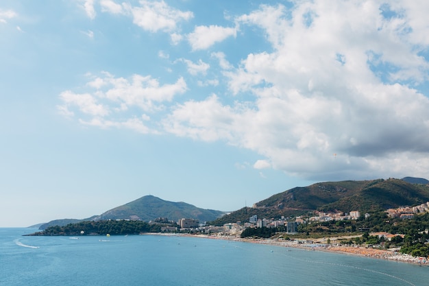 Budvan Küste in Montenegro Küste der Städte Rafaelovici und Beechichi Long Beach