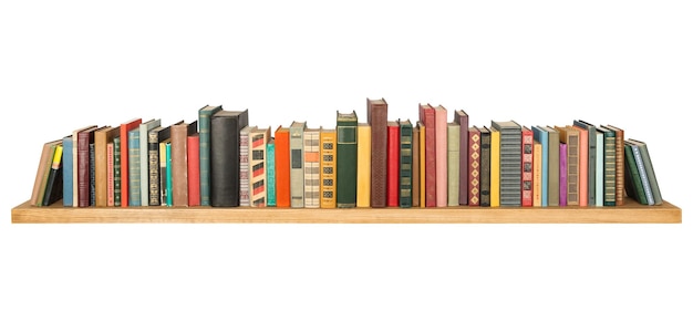 Bücher auf dem Regal isoliert