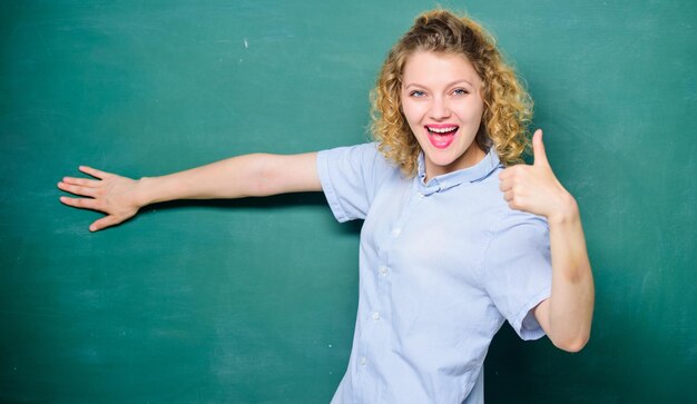 Buen maestro maestro de la simplificación Información importante para recordar Maestro, el mejor amigo de los alumnos La enseñanza podría ser más divertida Mujer maestra frente a la pizarra El maestro explica un tema difícil