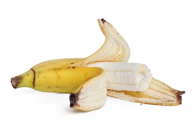 Bündel Bananen isoliert auf weißem Hintergrund mit Beschneidungspfad und voller Schärfentiefe.