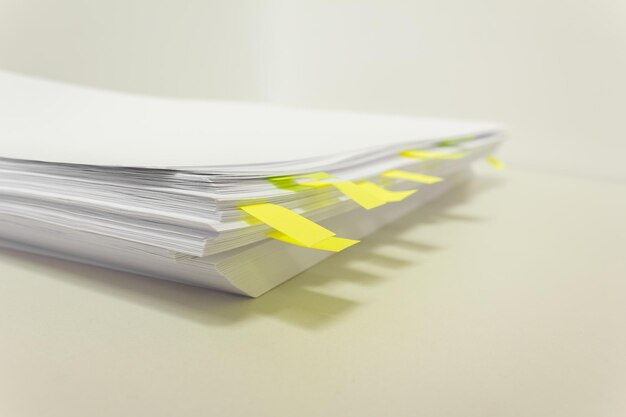 Foto bündel papierballen dokumente stapeln packungen stapeln altpapier papiermüll