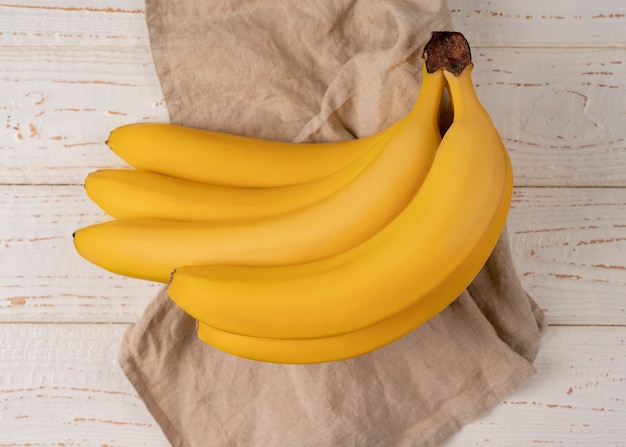 Bündel reifer gelber Bananen