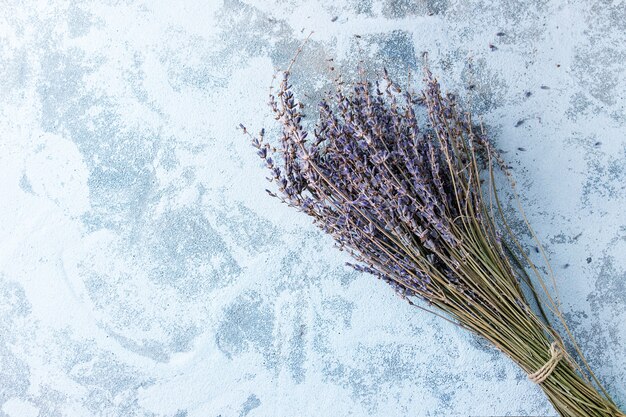 Bündel trockener Lavendel