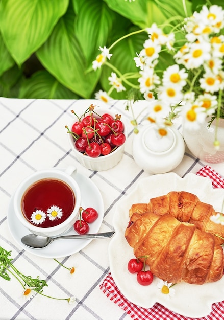 Buenos días desayuno y picnic de verano.