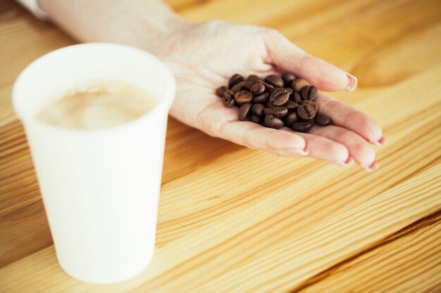 Buenos días. Hora de cafe. Café para llevar y frijoles