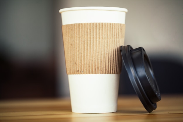 Buenos días. Taza de café para llevar