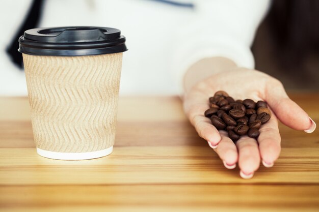 Buenos días. Taza de café para llevar