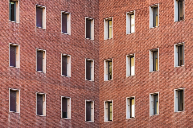 Bürogebäude mit Fensterreihen